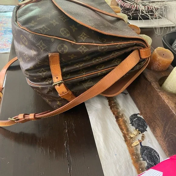 🌟🌟HOST PICK🌟🌟Absolutely Stunning Louis Vuitton Saddle Bag Purse - Picture 7 of 17